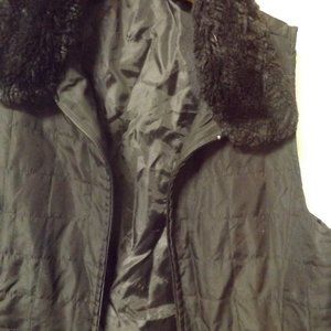 MEDIUM, BLACK, PUFFER STYLE VEST WITH FUX FUR COLLAR